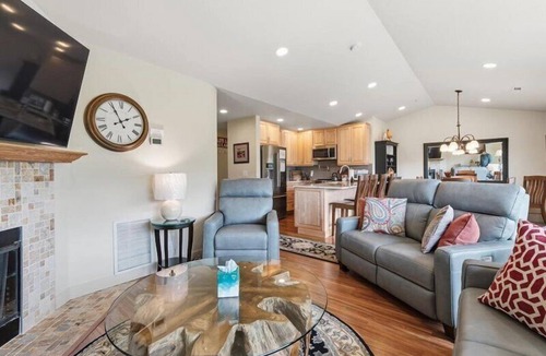 Chelan Condo | Park Pointe A302 - Community Pool/Hot tub!
