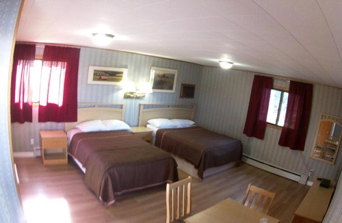 Otonabee-South Monaghan Hotel | Park Side Motel