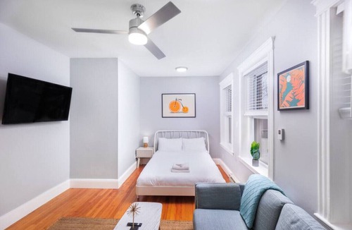 Fenway–Kenmore Apartment | Park42-0/1 · Cozy Central Fenway Studio