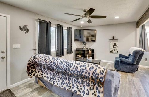 Clarkston House | Patio Bar & Fenced Yard! Snake River Retreat