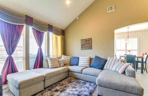Pearland House | Patio, BBQ & Yard: Family Retreat in Pearland