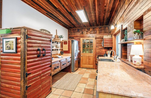 Arlington House | Peaceful 2-Acre Farmhouse Retreat 2 King Beds + View