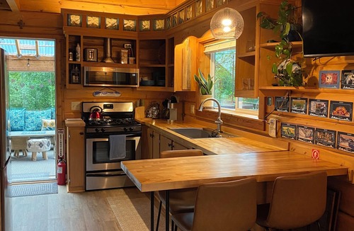 Girdwood Ski Chalet | Peaceful 3 Story Log Cabin Chalet w/Hot Tub