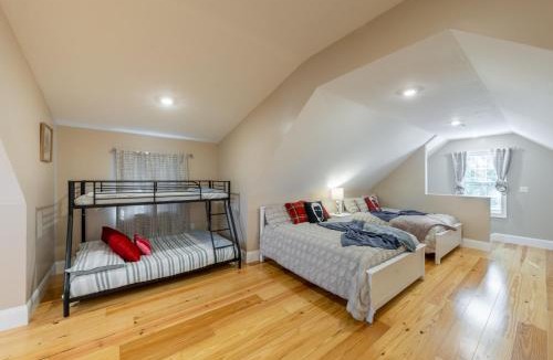 Quincy House | Peaceful 5BR & 4BA Quincy House w Patio, near Red Line & Pet Friendly 284