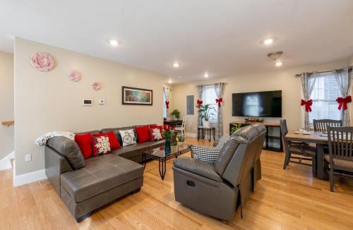 Quincy House | Peaceful 5BR & 4BA Quincy House w Patio, near Red Line & Pet Friendly 284