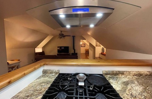 Eagleville House | Peaceful Eagleville retreat with majestic views