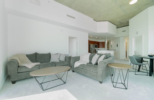 West Palm Beach Condo | Penthouse Condo, minutes from Downtown & from the Beach