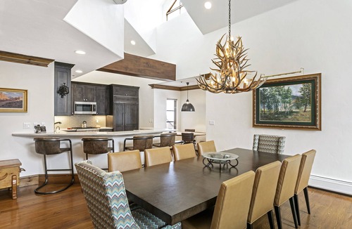 Beaver Creek Condo | Penthouse on Ice Rink! Ski-in/out! 5 Star Lux! Great for families. No lobby!