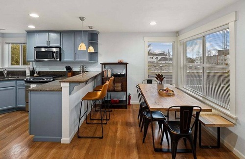 East Queen Anne House | Perch - Aurora Abode: Walk to Space Needle | Pet & Family | Parking