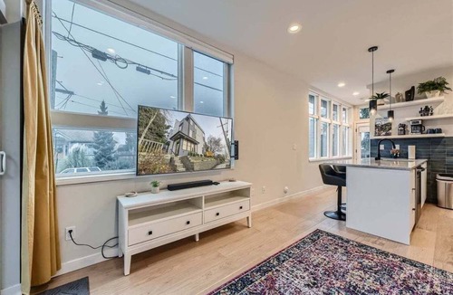 Wallingford House | Perch - Wallingford Comfort: Cozy & Bright 2BR | Parking | Remote Work