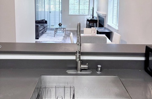 Silverdale Apartment | Perfect 2-bedroom + 2 -bathroom Apt in peaceful Silverdale for your getaway