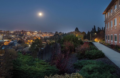 Pullman Hotel | Perfect For Getaway, Near WSU! Spacious Room w/Free Parking, Pool