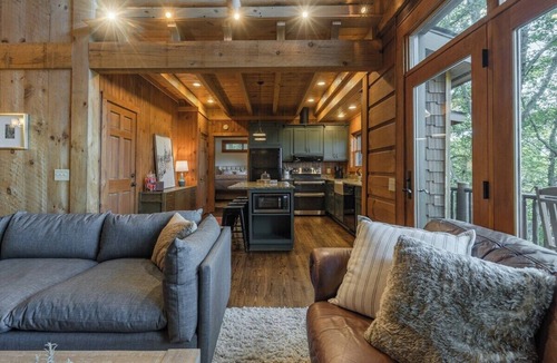 Morganton Cabin | Pet-Friendly Cozy Cabin w/Long Range Mtn Views