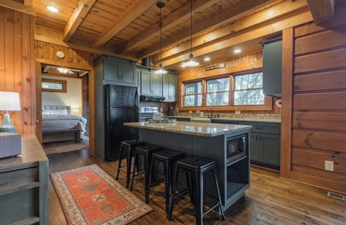 Morganton Cabin | Pet-Friendly Cozy Cabin w/Long Range Mtn Views