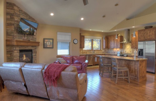 Purgatory House | Pet Friendly Home Across from Purgatory - Views - Hot Tub - On Demand Shuttle