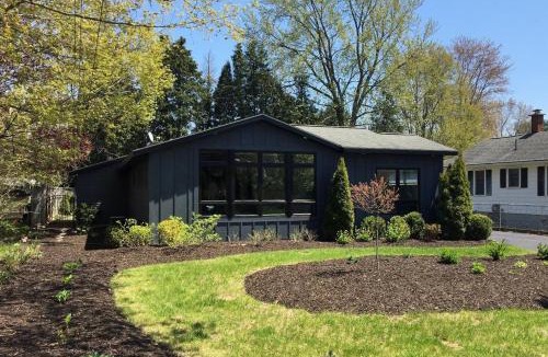 Saugatuck Villa | Pet friendly walk to Saugatuck hot tub