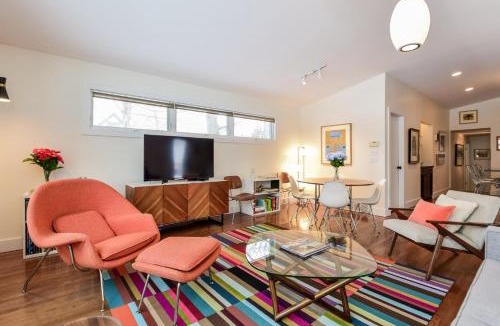 Saugatuck Villa | Pet friendly walk to Saugatuck hot tub