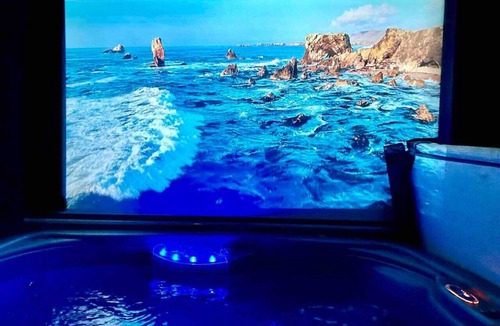 Smiths Corner Cottage | Pinecone Cottage Hot Tub & Projector at Falls Lake