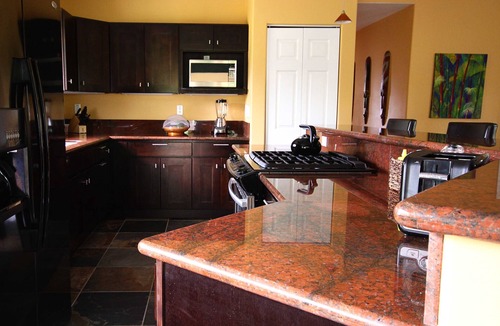 Keaau House | Plantation Style Home on 2 Acres with Pool with Air conditioning.