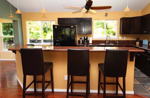 Keaau House | Plantation Style Home on 2 Acres with Pool with Air conditioning.