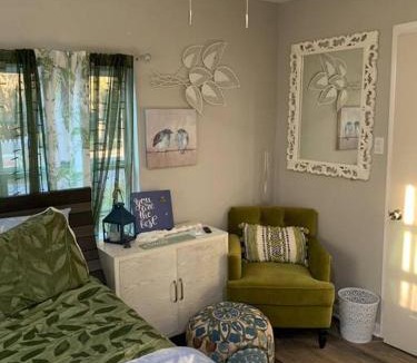 Slidell House | Plenty Parking for Boat ,RV, Trailers w Cars Cozy 2 BDRM COTTAGE