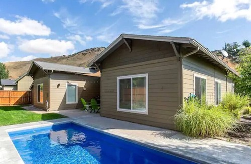 Highlands House | POOL BBQ Patio | Pool Table | Summer Fun