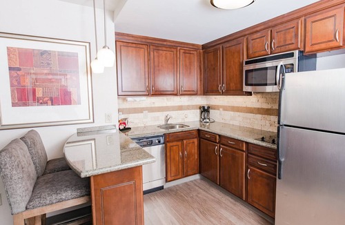 Wilmington Condo | Pool. Free Breakfast. Gym. Near Wrightsville Beach.