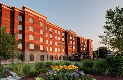 Wilmington Apartment | Pool. Free Breakfast. Gym. Near Wrightsville Beach + Perfect for Groups!
