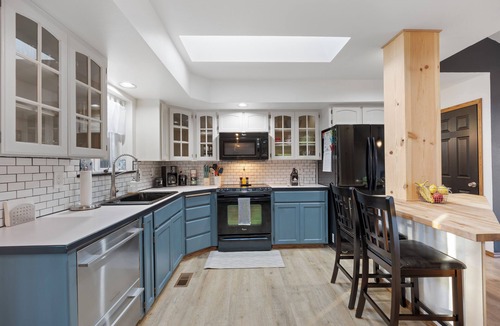 Lincoln Heights House | Poolside Getaway with Spacious Outdoor Living & 6 Cozy Beds!