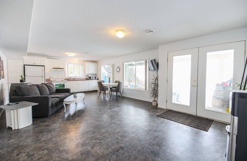 Osoyoos Apartment | Poolside Suite Surrounded by Vineyard & Orchard