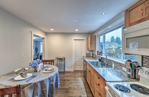 Port Angeles House | Port Angeles Retreat - 1 Mi to Downtown!
