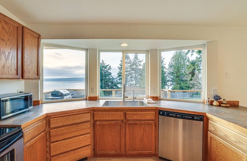 Adelma Beach House | Port Townsend Escape w/Deck, Bay & Mountain Views
