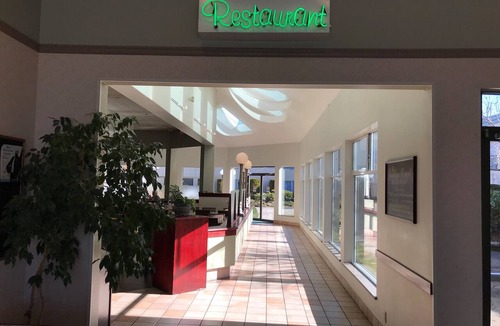 Powell River Hotel | Powell River Town Centre Hotel