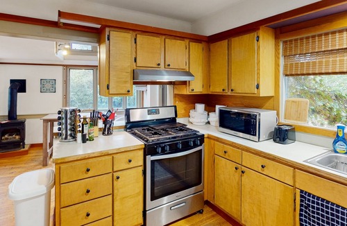 Amazon House | Pristine, dog-friendly home with spacious interior, washer/dryer & enclosed yard