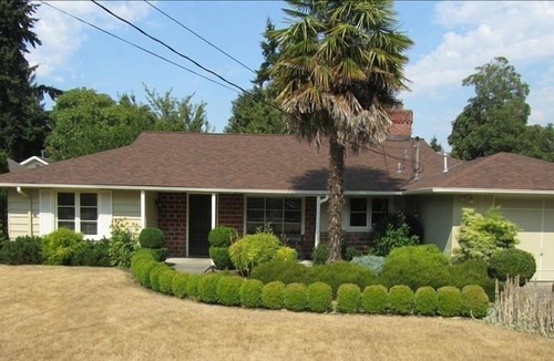 West Bellevue House | Pristine Downtown Bellevue Home- Total Remodel. Seattle 15 Min