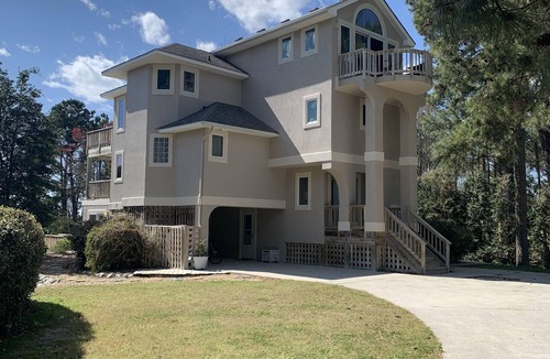 Monteray Shores House | Priv pool & Hot Tub, FREE cleaning, linens & beach towels, Super Location