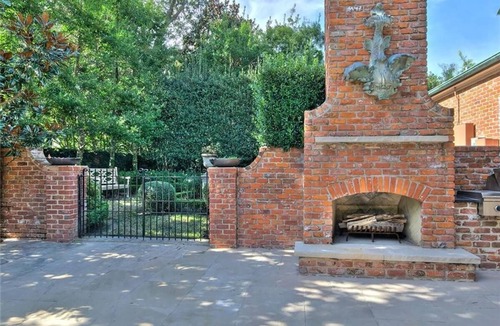 Metairie House | Privacy & Security: Gated Mansion in Exclusive Nola Neighborhood