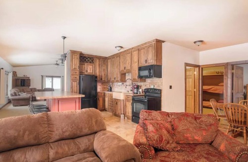 Sauk Centre House | Private 40-Acre Cabin + Indoor Pickleball & Trails
