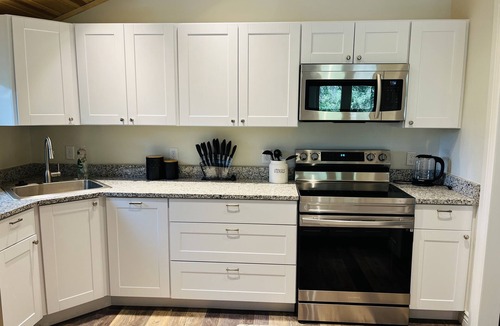 Elk Meadows Cabin | Private and peaceful 3 br cabin in the woods with new Hot Tub