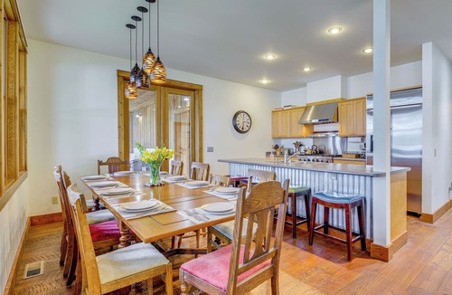 Eastsound House | Private Beach & Hot Tub: Eastsound Waterfront Gem