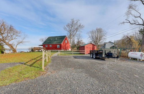 Canastota House | Private Beach & Sport Court! Home on Oneida Lake