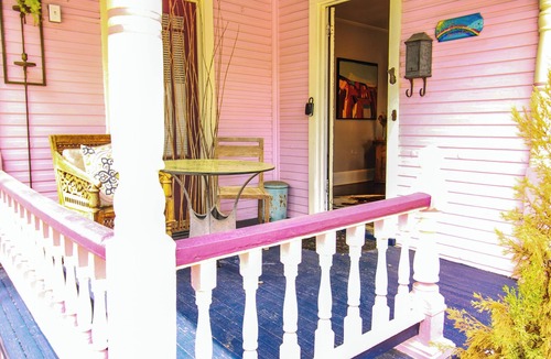 Eureka Springs Historic District House | Private, Charming Ozark Queen Eurekan Suite w/Jetted Jaccuzi & Clawfoot Tub