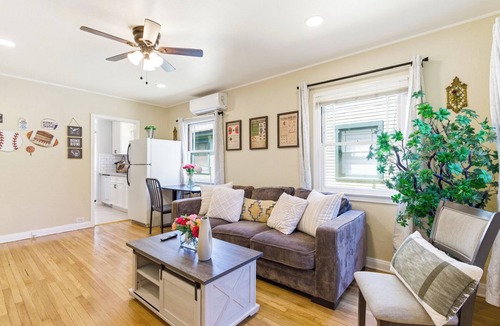 Pasadena Apartment | Private Detached Bungalow in Prime Pasadena King Bed Peaceful & Central!