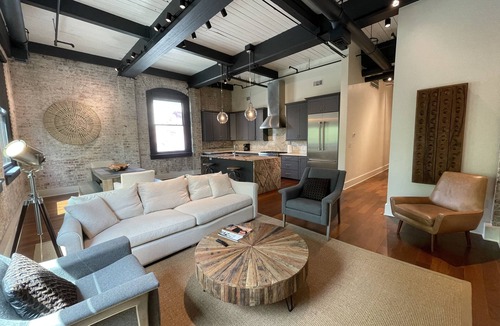 Central Business District Condo | Private Elevator - 2500 SQFT Full Floor - Luxury 3BD/3.5Bath - Grocery/Superdome
