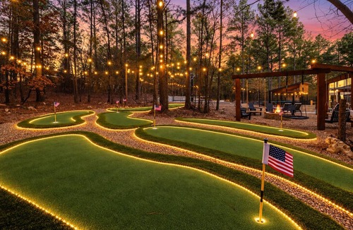 Pickens Cabin | Private GLOW Mini Golf, Heated Pool, Pickleball