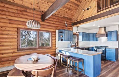 Cohoe House | Private Lodging on 12 Acres with Kenai Mountain Views