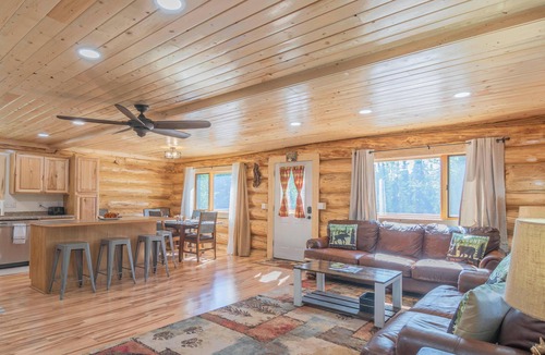 Fairbanks Cabin | Private Log Cabin in Goldstream Valley of Fairbanks