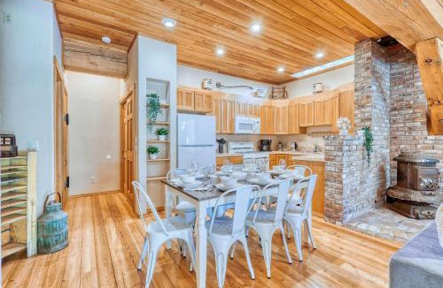 Anacortes Apartment | Private Ranch 2BR Cabin Retreat Sleeps 9