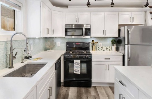 Blaine House | Private Retreat | King Bed | Work Stay or Getaway