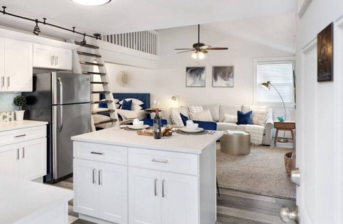 Blaine House | Private Retreat | King Bed | Work Stay or Getaway